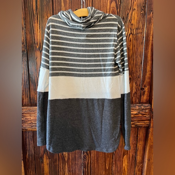 Pink Clover color block tunic, XS - Picture 2 of 4